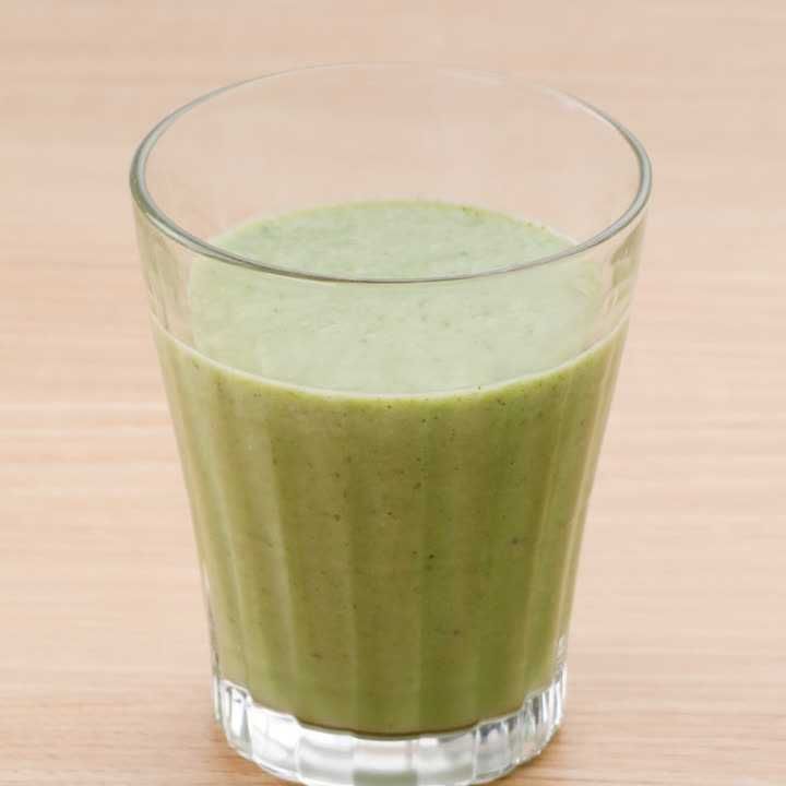 朝ごはんにオススメ♪ バナナと小松菜のスムージーのレシピ動画