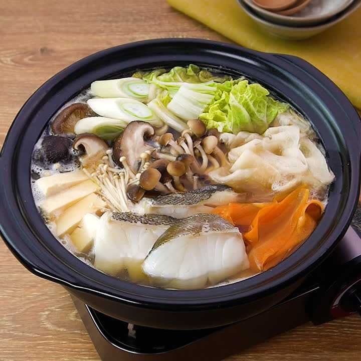 市販の鍋つゆで簡単 たらときのこのヘルシー寄せ鍋のレシピ動画 作り方 Delish Kitchen