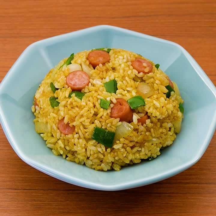ソーセージのカレーチャーハン
