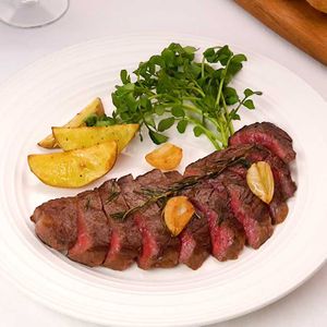 「牛肉のハーブステーキ」のレシピ動画