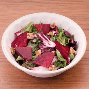 「ビーツとトレビスの彩りサラダ」のレシピ動画