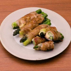 「アスパラのチーズ肉巻き」のレシピ動画