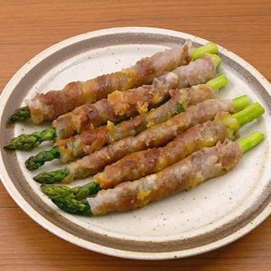 「1本まるごとアスパラ肉巻き」のレシピ動画