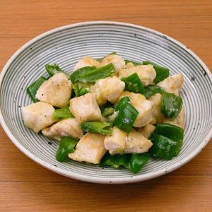 「鶏肉とピーマンのねぎ塩炒め」のレシピ動画