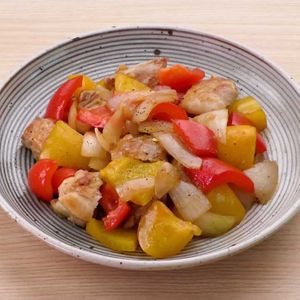 「鶏肉とパプリカのオイスター炒め」のレシピ動画
