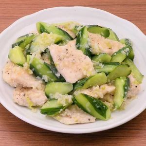 「鶏肉ときゅうりのねぎ塩炒め」のレシピ動画