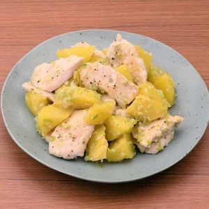 「鶏肉とじゃがいものねぎ塩炒め」のレシピ動画