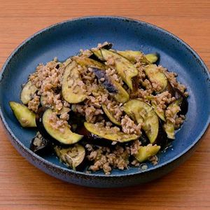 「ひき肉となすのみそ炒め」のレシピ動画