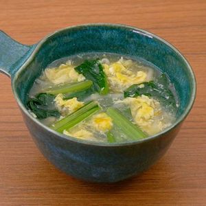 「小松菜ともやしの中華スープ」のレシピ動画
