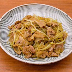 「豚肉ともやしのカレー炒め」のレシピ動画