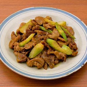「豚肉とセロリのカレー炒め」のレシピ動画