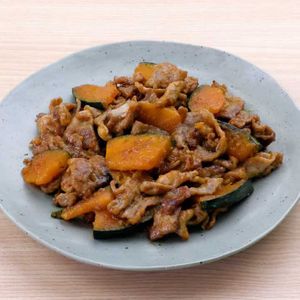 「豚肉とかぼちゃのカレー炒め」のレシピ動画