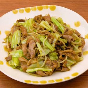 「豚こまとキャベツのカレー炒め」のレシピ動画