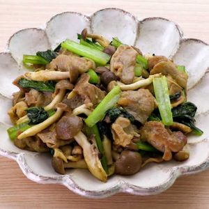 「豚こまと小松菜のカレー炒め」のレシピ動画