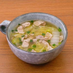 「豚バラ白菜の中華スープ」のレシピ動画