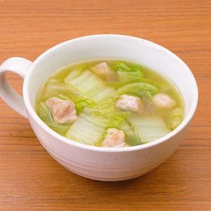 白菜と鶏肉の中華スープ