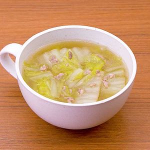 「白菜と豚ひきの中華スープ」のレシピ動画