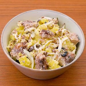 「サバ缶で作るポテトサラダ」のレシピ動画
