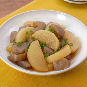 「大根とこんにゃくの煮物」のレシピ動画