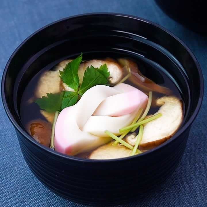 結びかまぼこのすまし汁