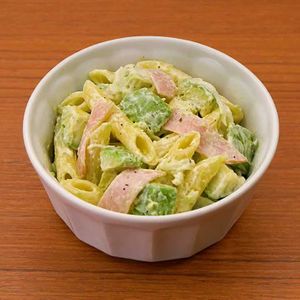「アボカドのマカロニサラダ」のレシピ動画
