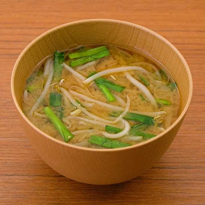 もやしとニラの味噌汁