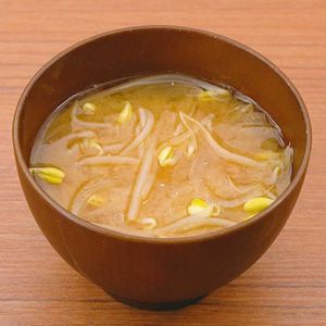 豆もやしと玉ねぎの味噌汁