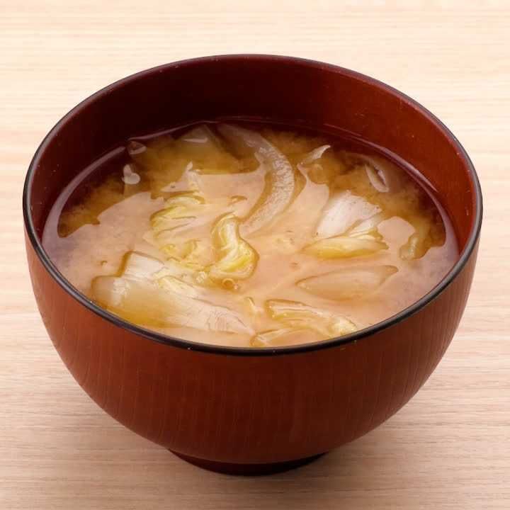 白菜と玉ねぎの味噌汁