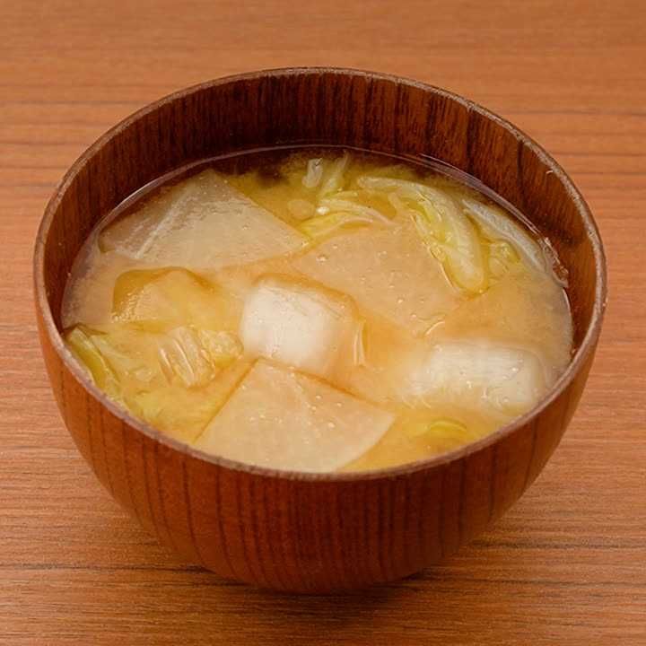 白菜と大根の味噌汁