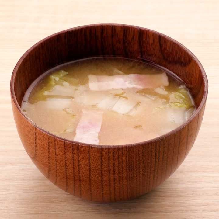 白菜とベーコンの味噌汁