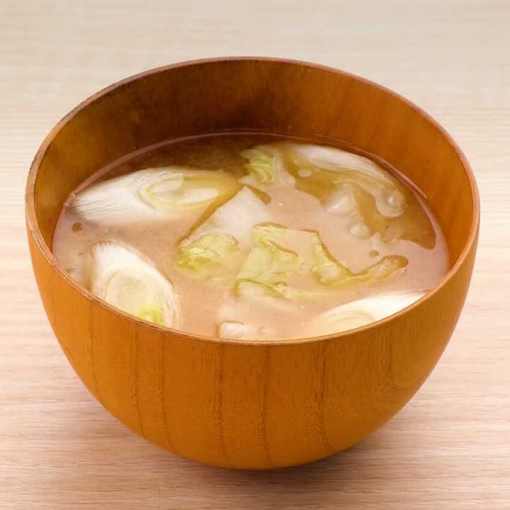 白菜とねぎの味噌汁
