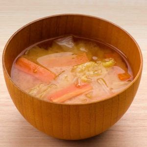 白菜とにんじんの味噌汁