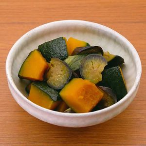 「かぼちゃとなすの煮物」のレシピ動画