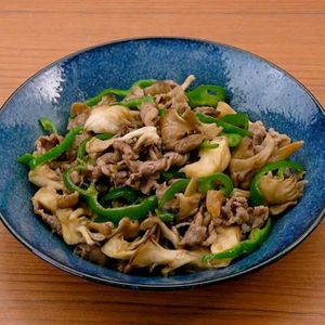 「牛肉とまいたけのマヨしょうゆ炒め」のレシピ動画