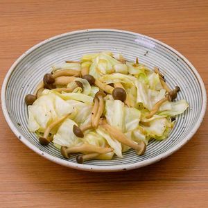 キャベツとしめじのバターポン酢炒め