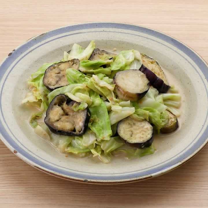 パパッと作れる♪ なすとキャベツのみそマヨ炒めのレシピ動画・作り方
