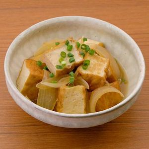「厚揚げと玉ねぎのとろとろ煮」のレシピ動画