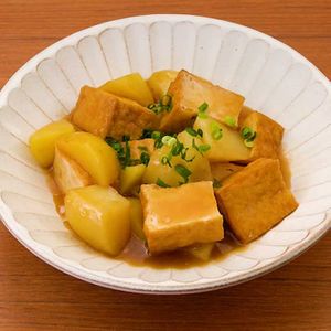 「厚揚げとじゃがいものとろとろ煮」のレシピ動画