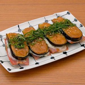 「なすとベーコンのみそチーズはさみ焼き」のレシピ動画