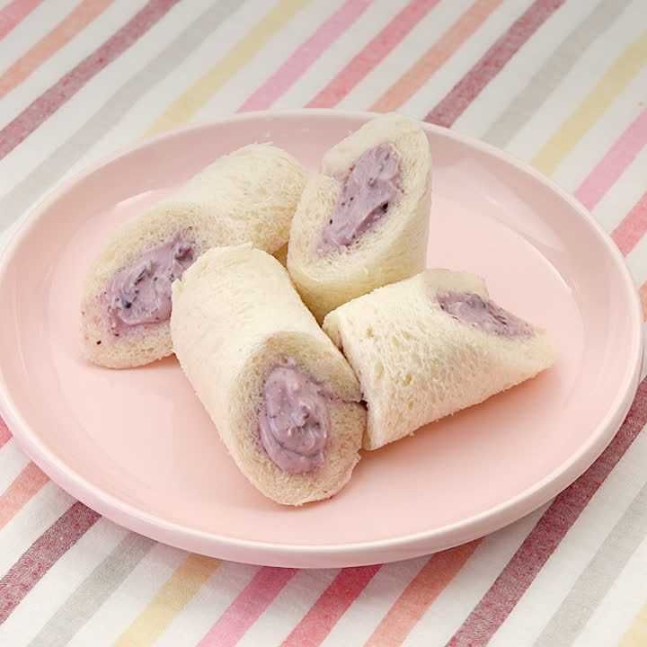 おやつにぴったり♪ ブルーベリーとクリームチーズのサンドイッチの