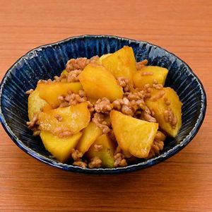 揚げじゃが芋のそぼろ煮