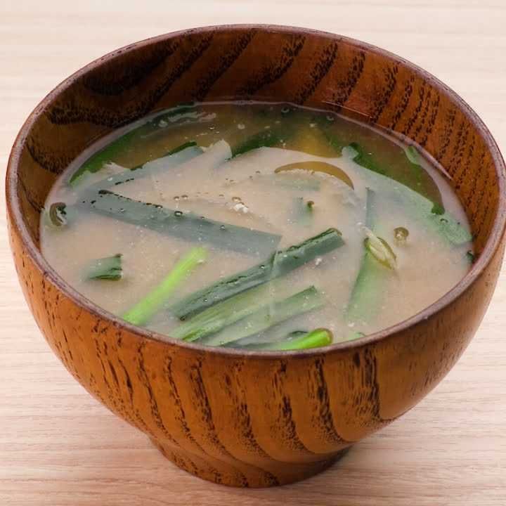 玉ねぎとニラの味噌汁