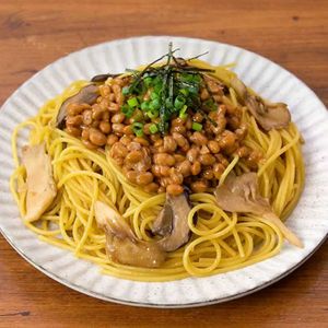 「きのこたっぷり納豆パスタ」のレシピ動画