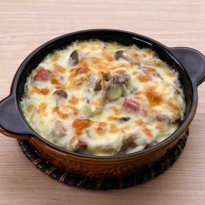 「きのことベーコンのクリームグラタン」のレシピ動画