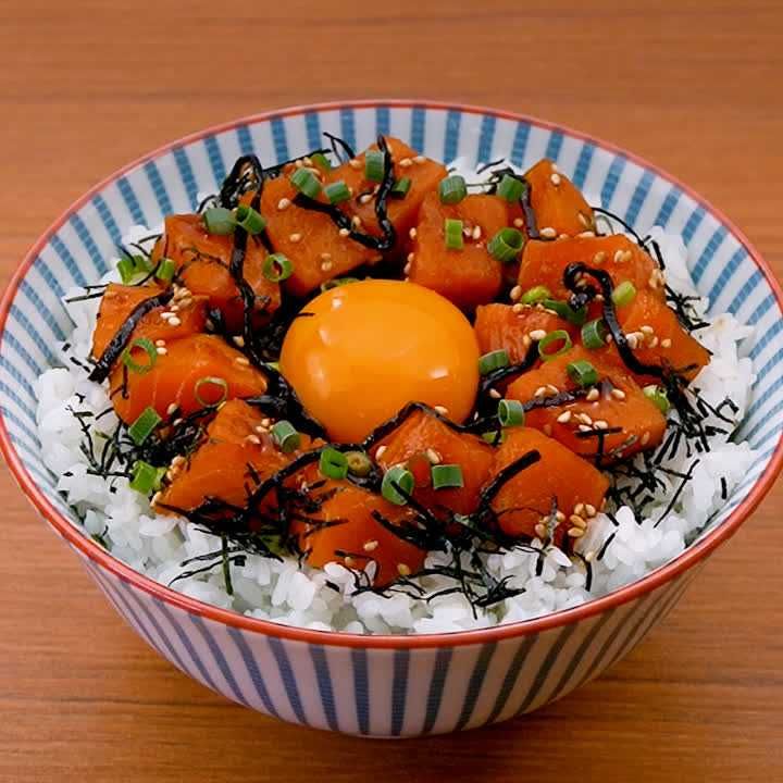 サーモンの塩昆布ユッケ丼