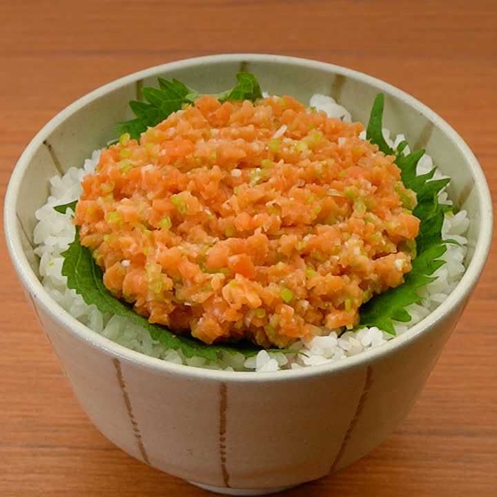 サーモンのなめろう丼