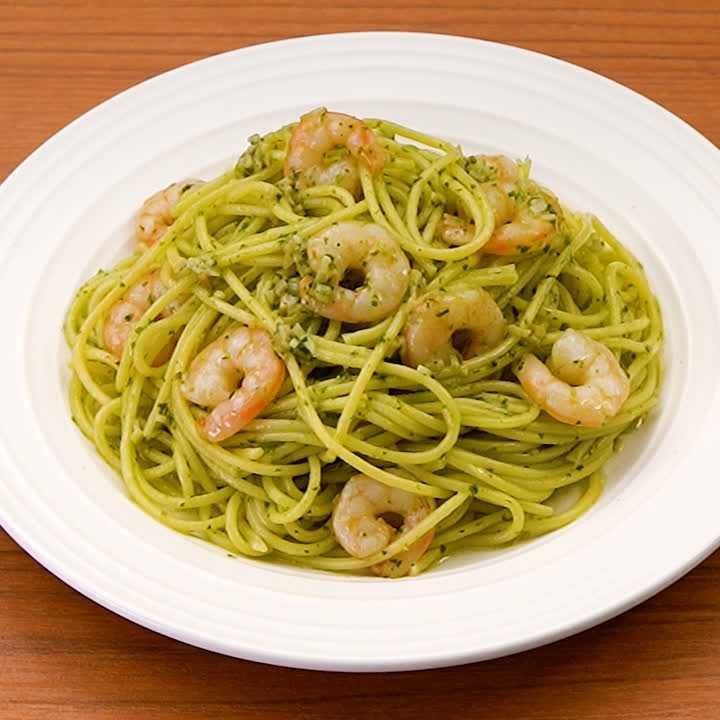 えびとバジルのパスタ