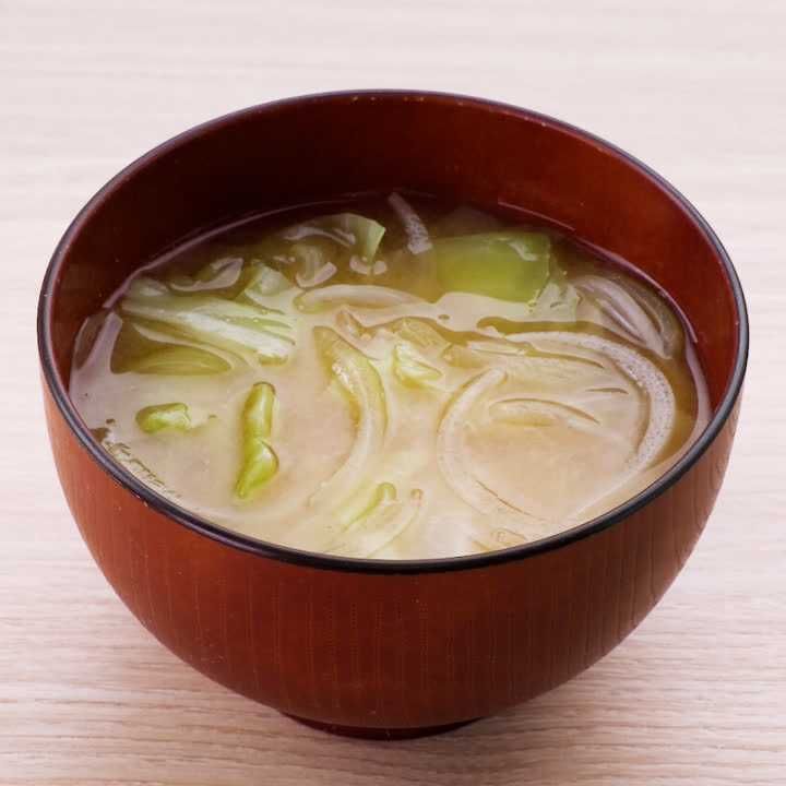 玉ねぎとキャベツの味噌汁
