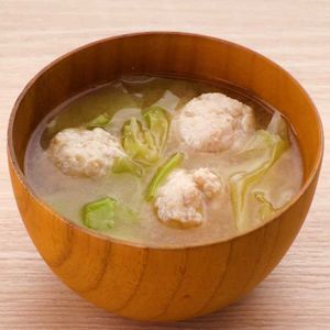 「鶏団子とキャベツの味噌汁」のレシピ動画