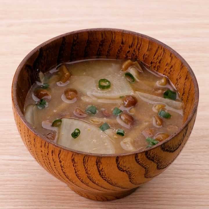 なめこと大根の味噌汁